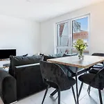 Dom *